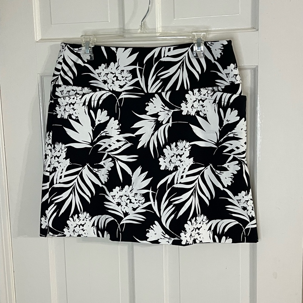 Elegant Black and White Floral Women's Skort